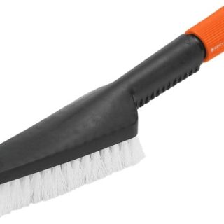 Hand-Held Scrubbing Brush - GARDENA